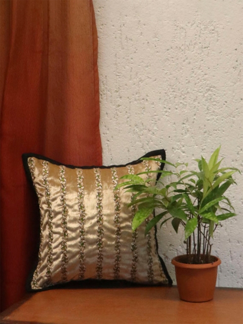 

ZEBA Gold-Toned & Green Velvet Square Singular Cushion Cover