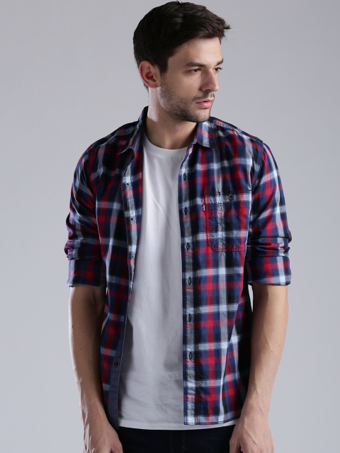 

Levis Men Red & Navy Blue Slim Fit Checked Casual Shirt