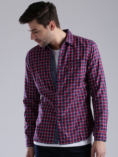 

Levis Men Red & Navy Blue Slim Fit Checked Casual Shirt