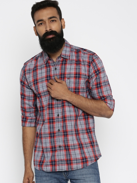 

Wrangler Men Navy Blue & Red Regular Fit Checked Casual Shirt