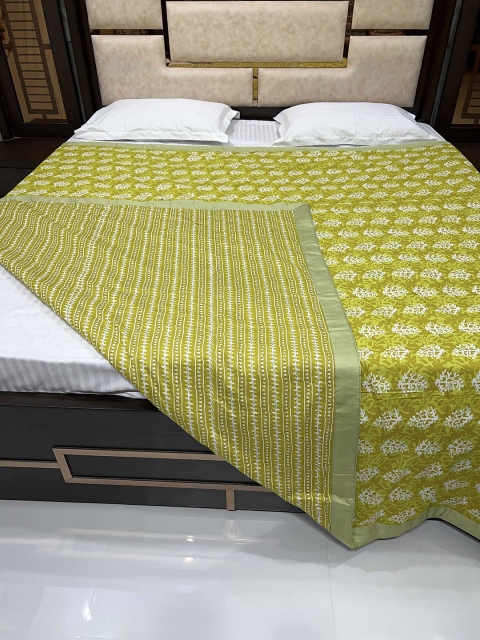 

Pure Decor Unisex Green Blankets Quilts and Dohars