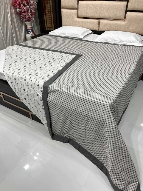 

Pure Decor Unisex Grey Blankets Quilts and Dohars