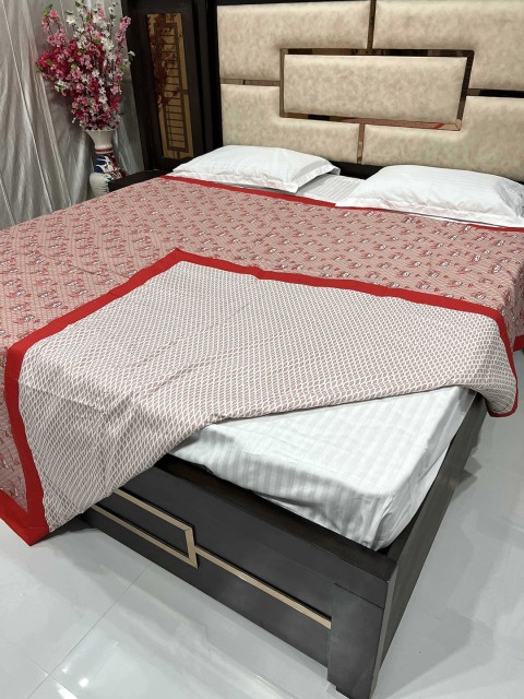 

Pure Decor Unisex Red Blankets Quilts and Dohars