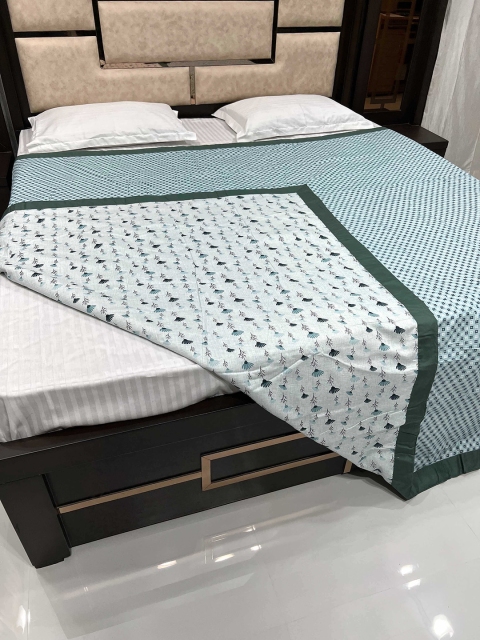 

Pure Decor Unisex Green Blankets Quilts and Dohars