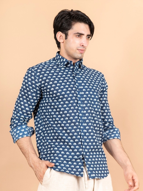 

Tistabene Men Blue Comfort Animal Printed Casual Shirt