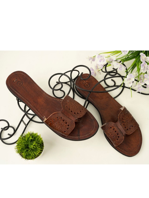 

JUTTIES MAKER Women Brown Textured Leather Ethnic Laser Cuts Flats