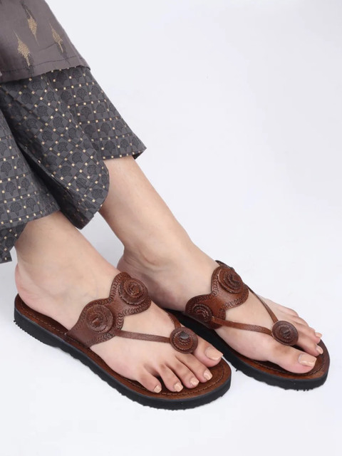 

JUTTIES MAKER Women Brown Textured Leather Ethnic Flats