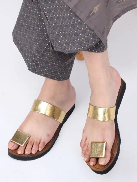 

JUTTIES MAKER Women Gold-Toned Ethnic One Toe Flats