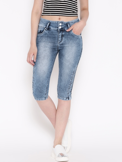 

Devis Women Blue Solid Regular Fit Capris