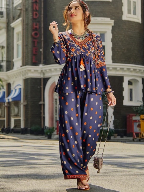 

Rustorange Women Blue Ethnic Motifs Printed Kurta with Trouser