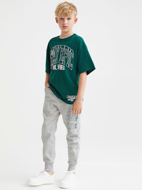 

H&M 2-Piece Boys Green & Grey Printed T-shirt and Joggers Set