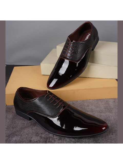 

Style Shoes Men Maroon Solid Formal Derbys