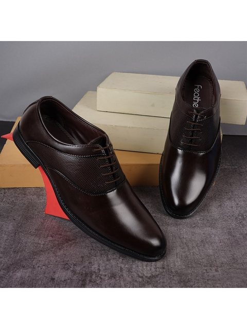 

Style Shoes Men Brown Solid Formal Derbys