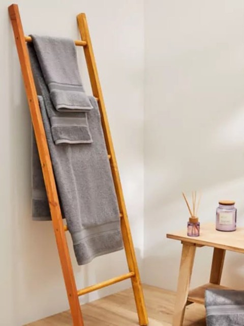 

Marks & Spencer Grey Solid 600 GSM Cotton Bath Towel