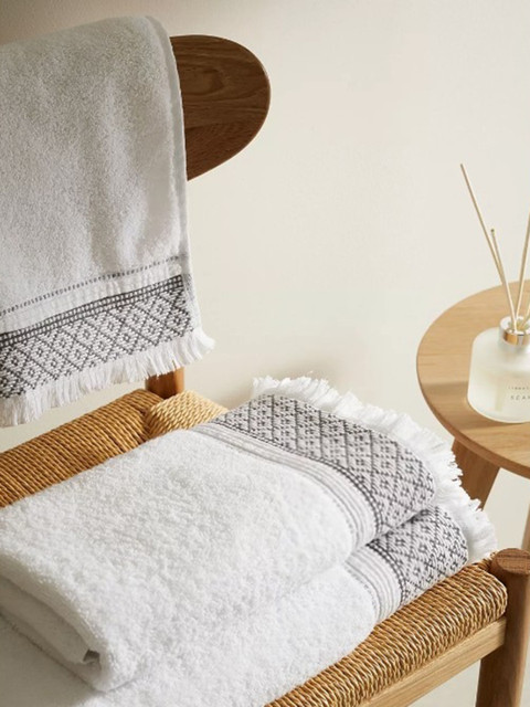 

Marks & Spencer White & Charocoal Grey Solid 600 GSM Bath Towels