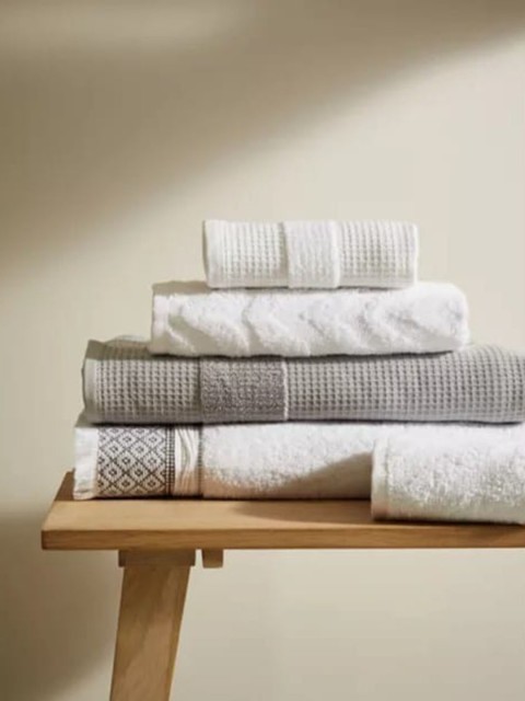 

Marks & Spencer Set of 4 Grey Solid 600 GSM Pure Cotton Bath Towels