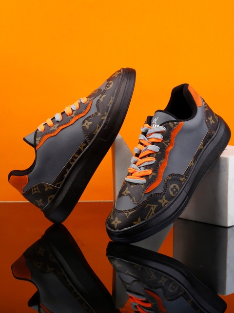 

Woakers Men Black & grey Textured Sneakers