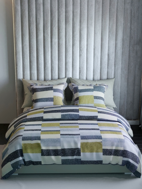 

LABHAM Grey & Green 210 TC King Bedsheet with 2 Pillow Covers