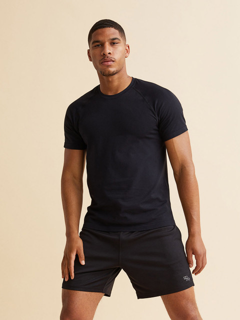 

H&M Men Black Regular Fit Seamless Sports Top