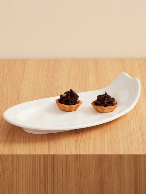 

Home Centre White Melamine Solid Silvano Selik Thumb Platter