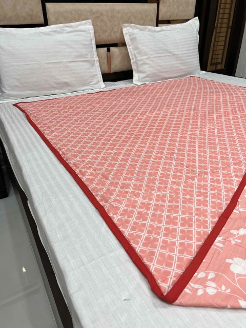 

Pure Decor Peach-Coloured & White Floral AC Room 233 GSM Single Bed Dohar