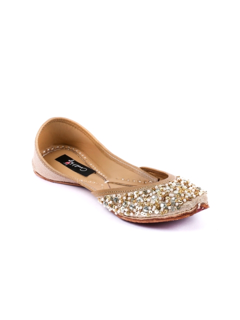 

Coral Haze Women Silver-Toned Handcrafted Embellished Juttis