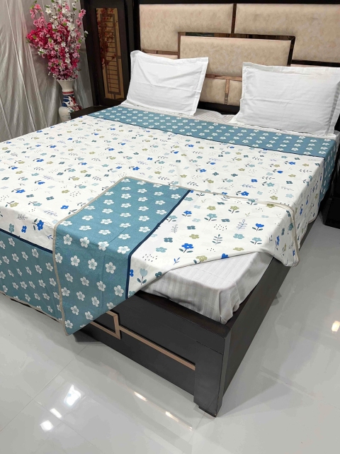 

Pure Decor White & Teal Green Printed Cotton Duvet Cover