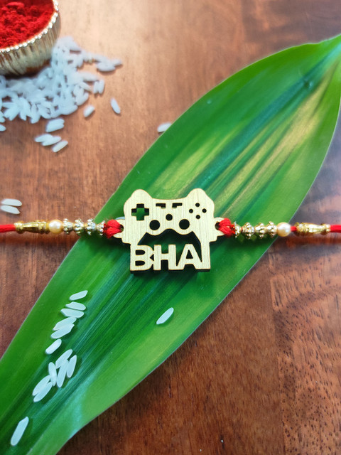 

CRAYTON Gold Colored Red Bhai-Studded Rakhi