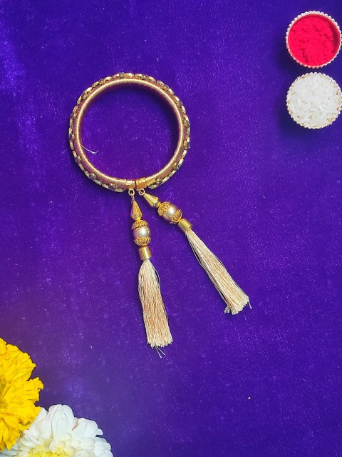 

CRAYTON Women Gold-Toned Traditional Lumba Chuda Rakhi