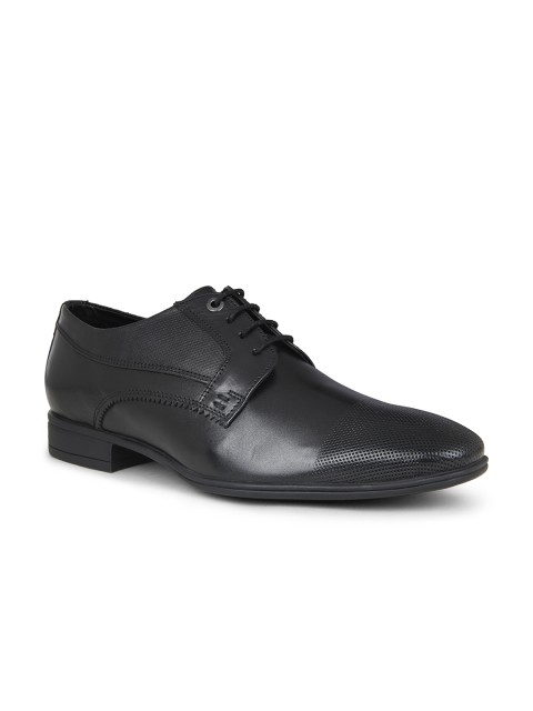 

Blackberrys Men Black Textured Leather Formal Shoes