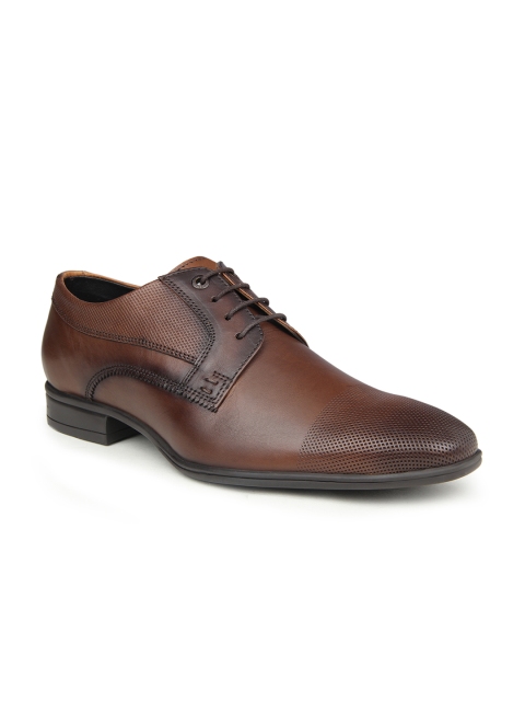 

Blackberrys Men Brown Textured Leather Formal Shoes