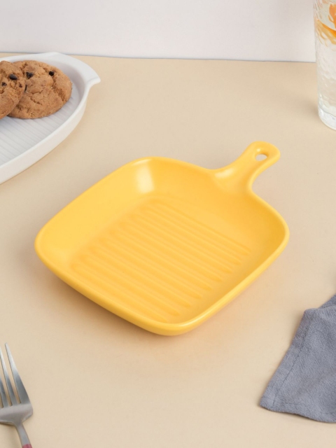 

Nestasia Yellow Textured Baking Plate