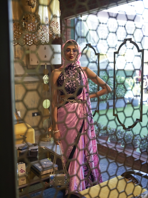 

elora Peach-Coloured & Black Floral Saree