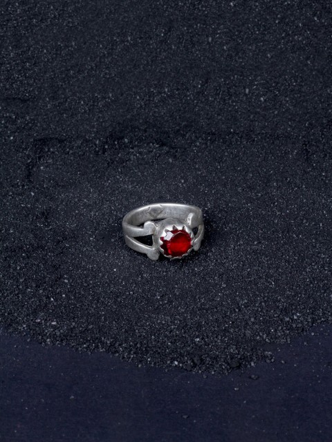 

SANGEETA BOOCHRA Men Silver-Toned Sterling Silver CZ-Studded Finger Ring