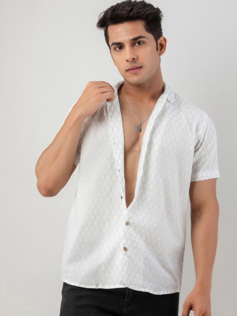 

Firangi Yarn Men White Classic Casual Shirt