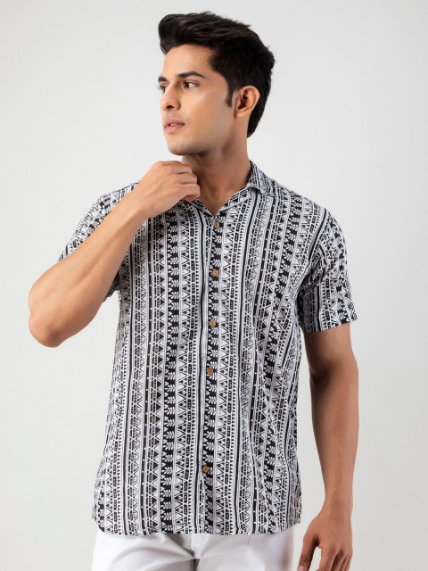 

Firangi Yarn Men White & Black Classic Printed Casual Shirt