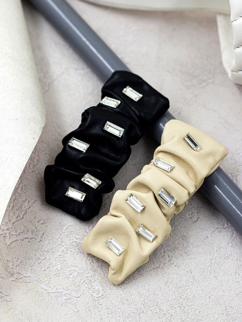 

Bellofox Women Black & Beige Set of 2 Tic Tac Hair Clip