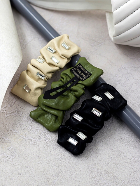 

Bellofox Women Off White & Green Set of 3 Tic Tac Hair Clip