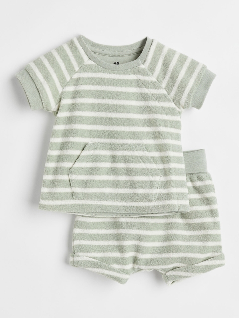 

H&M Boys Green Striped 2-Piece Terry Set
