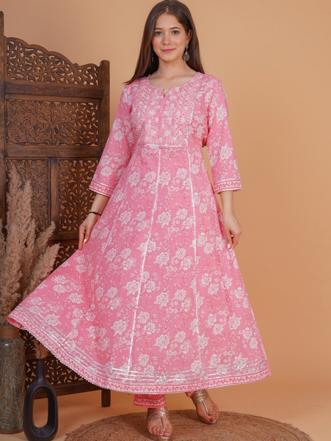 

MEERA FAB Women Pink Floral Printed Empire Patchwork Pure Cotton Kurta Set