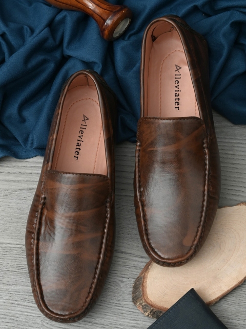 

Alleviater Men Brown Textured Loafers