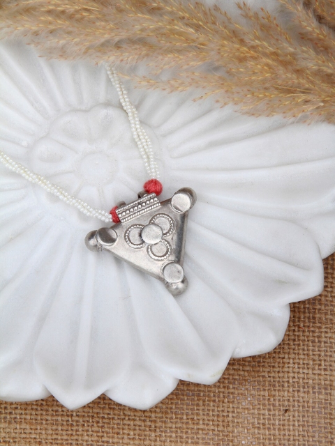 

SANGEETA BOOCHRA Women Silver-Toned & Red Sterling Silver Handcrafted Necklace
