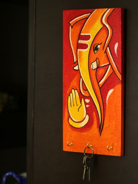 

ExclusiveLane Orange Hand-Painted Wooden Key Holder