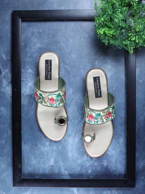 

LONDON STEPS Silver-Toned & Green Ethnic Block Sandals