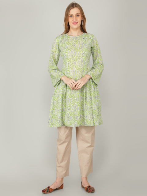 

NAVIYATA Women Green & Beige Floral Printed Pleated Kurta with Trousers