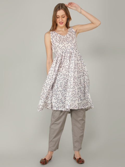 

NAVIYATA Women Off White Floral Printed Empire Kurta with Trousers