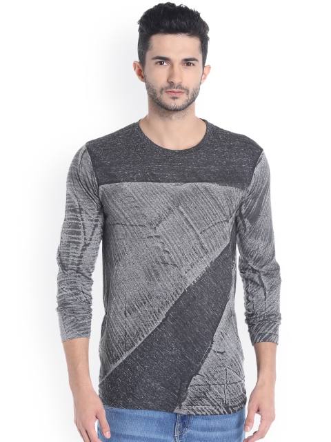 

Campus Sutra Men Grey Printed Round Neck T-shirt