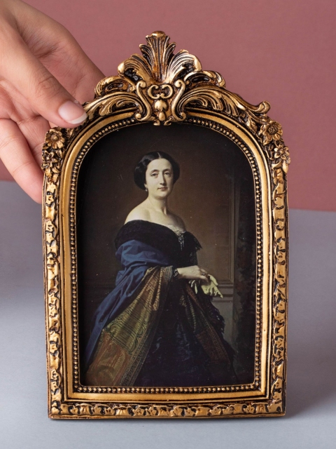 

Nestasia Gold-Toned Antique Photo Frame