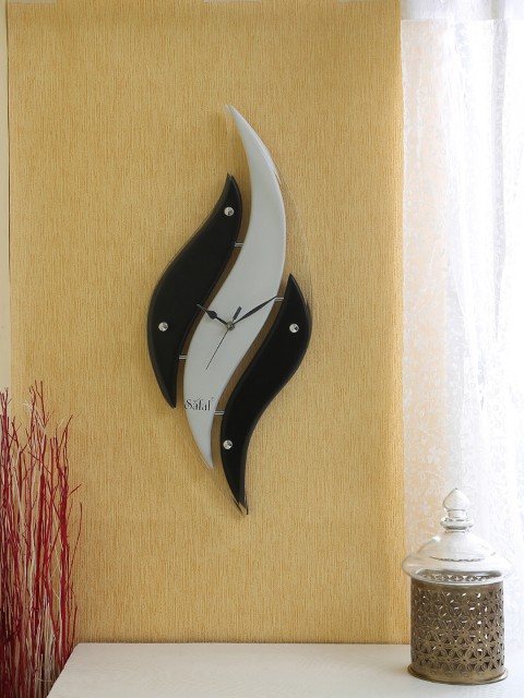 

Safal White Dial 42 cm x 23 cm Pendant Shaped Analogue Wall Clock