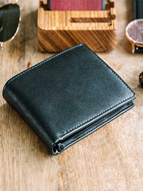 

CONTACTS Men's Black Leather Two Fold Wallet